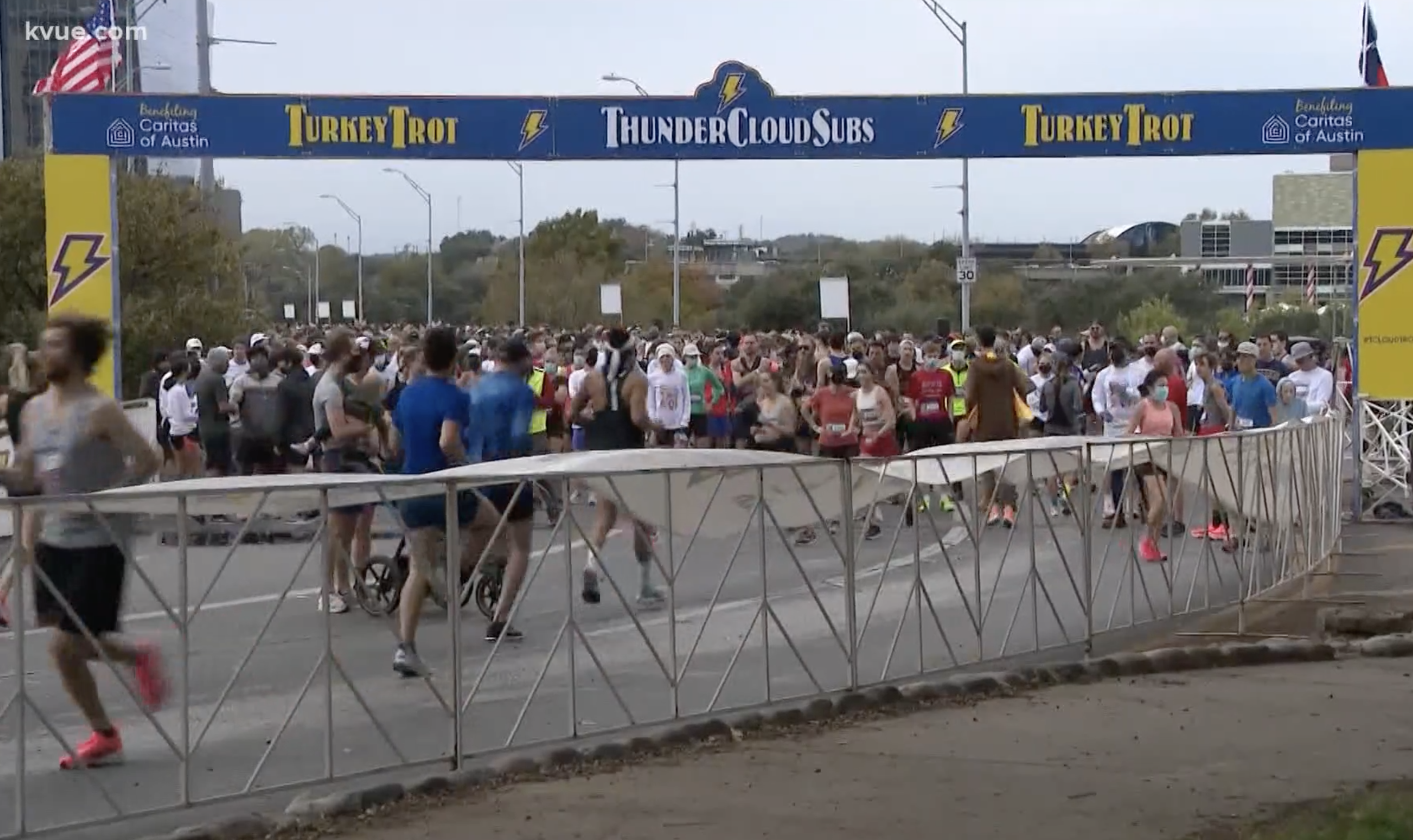 Crowd of runners at Turkey Trot start